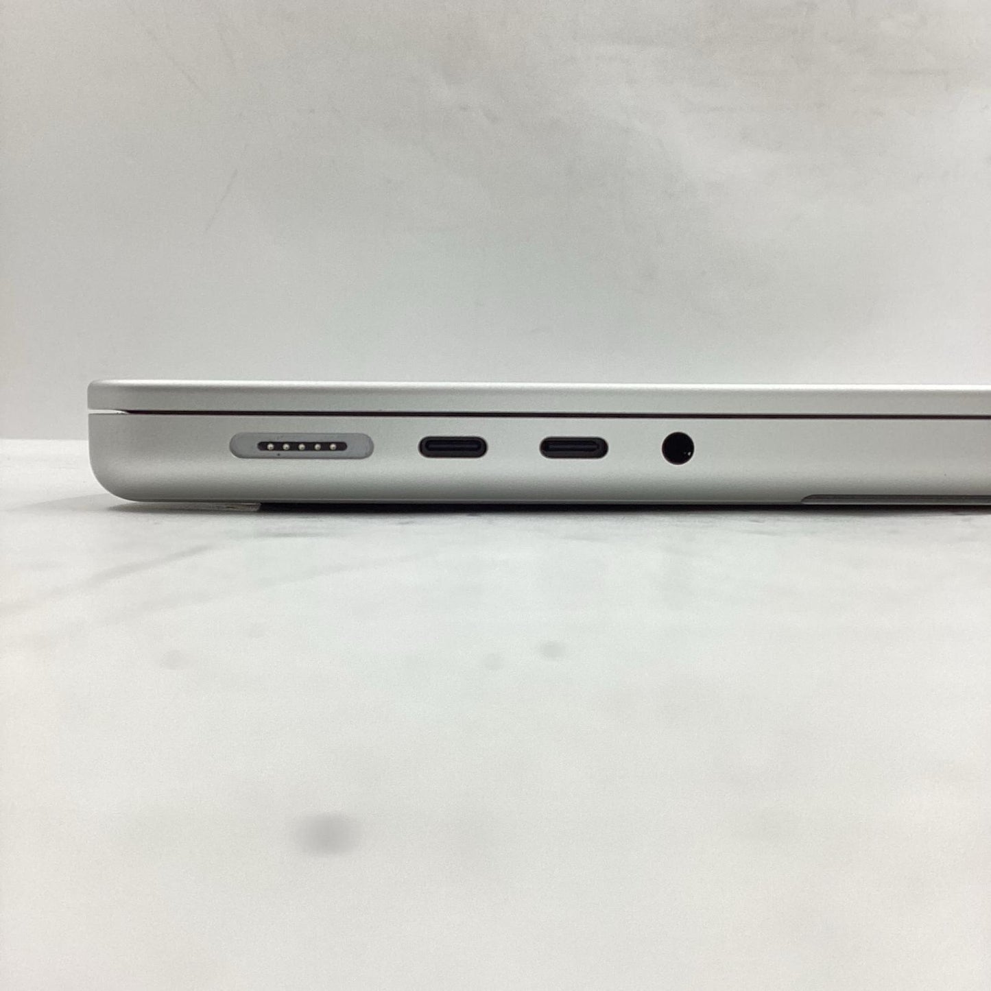 【全額返金保証】【最速発送】Apple MacBook Pro 14インチ 2024 Apple M4 16GB SSD 512GB シルバー 100% 動作確認済