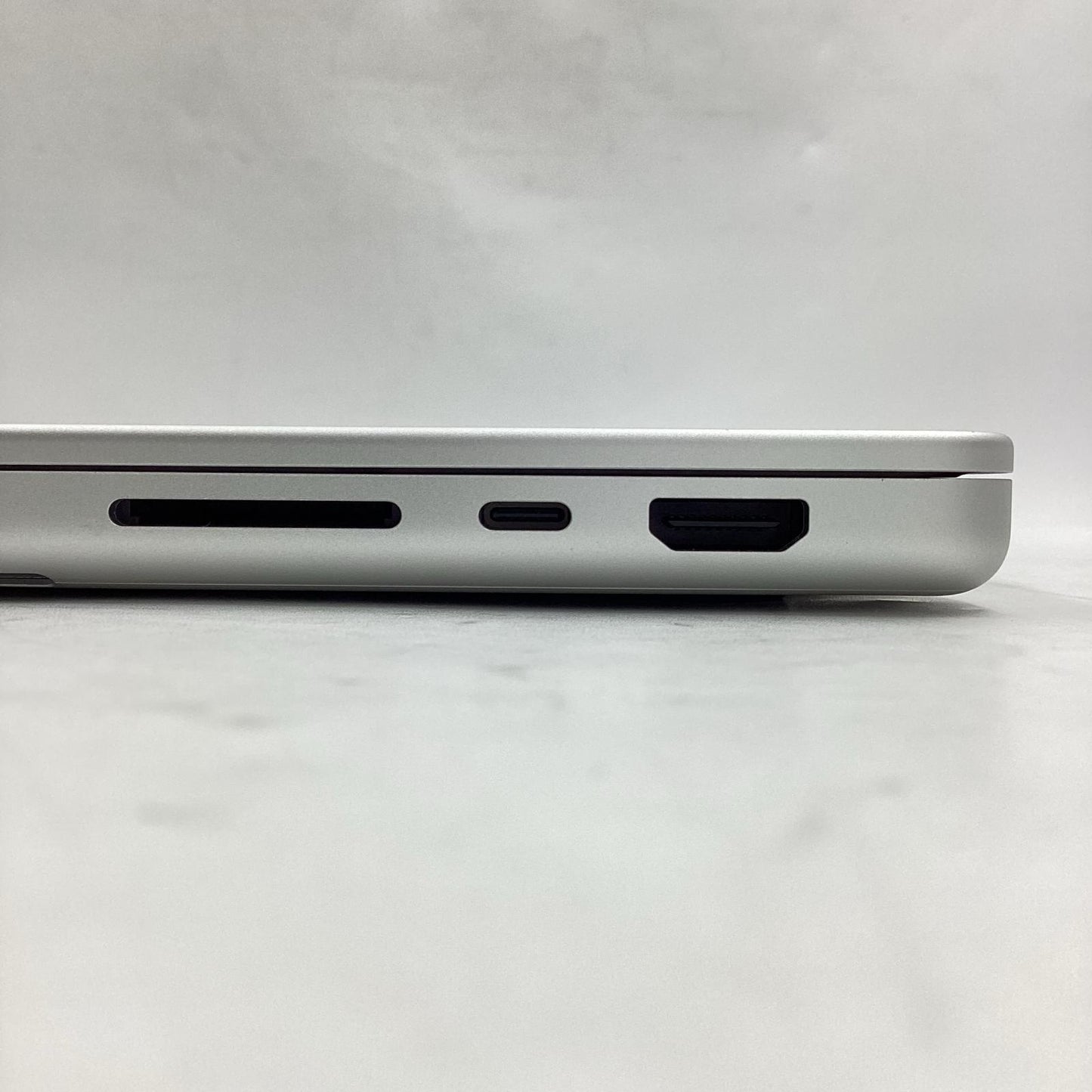 【全額返金保証】【最速発送】Apple MacBook Pro 14インチ 2024 Apple M4 16GB SSD 512GB シルバー 100% 動作確認済