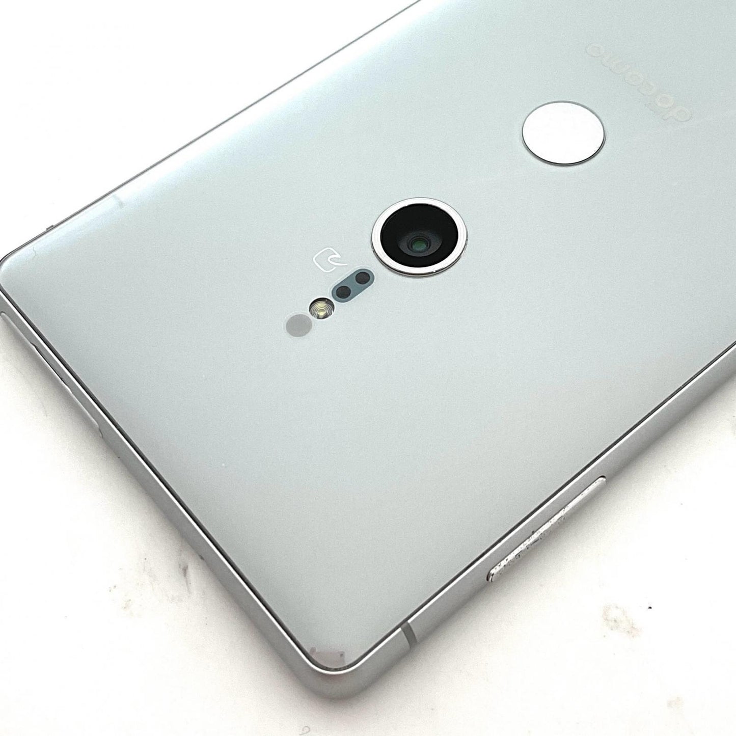 【全額返金保証】【最速発送】Sony Xperia XZ2 64GB リキッドシルバー docomo SO-03K 白ロム 動作確認済