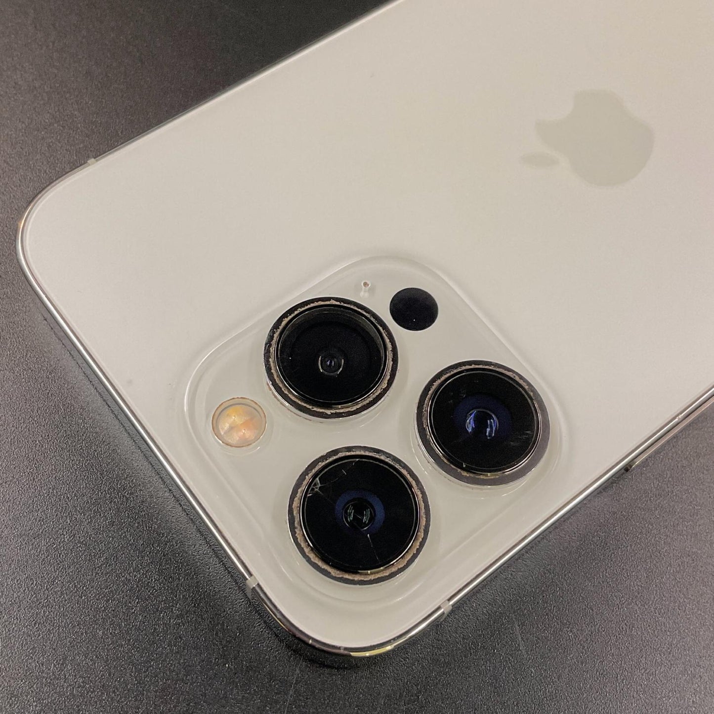 【最速発送】Apple iPhone iPhone 13 Pro 256GB シルバー Softbank SIMフリー 白ロム【難有】 98%