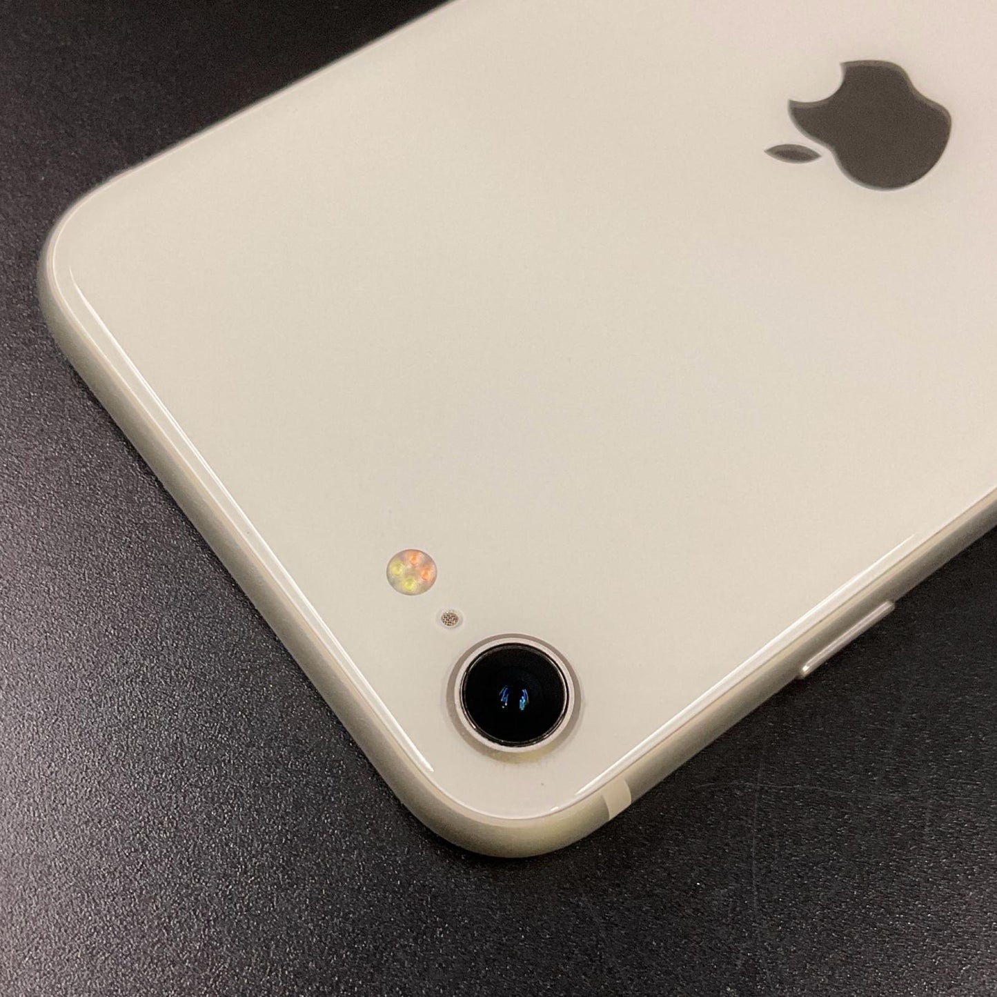【全額返金保証】【最速発送】Apple iPhone iPhone SE（第3世代） 256GB スターライト SIMフリー 美品 動作確認済 85%