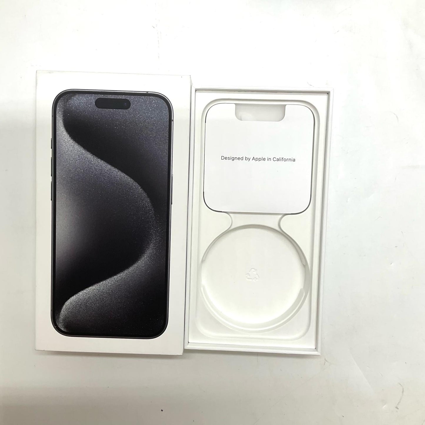 【全額返金保証】【最速発送】Apple iPhone iPhone 15 Pro 128GB ブラックチタニウム SIMフリー 美品 動作確認済 87%