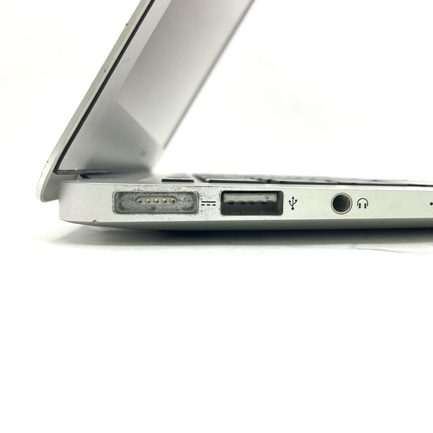 【最速発送】Apple MacBook Air 13インチ 2017 1.8 GHz デュアルコアIntel Core i5 8GB SSD 128GB シルバー【難有】