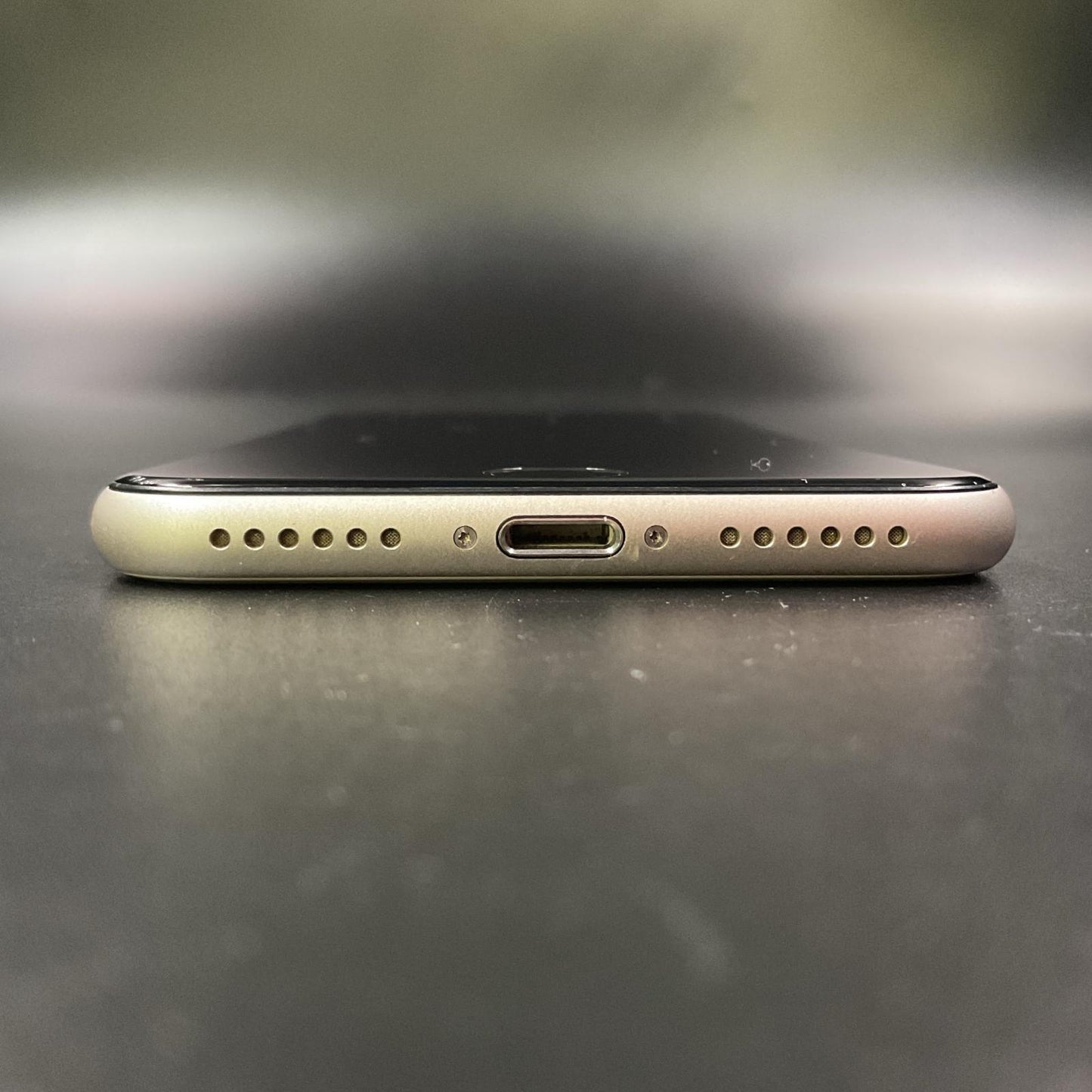 【全額返金保証】【最速発送】Apple iPhone iPhone SE（第3世代） 64GB スターライト docomo SIMフリー 白ロム 動作確認済 85%