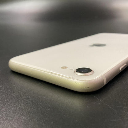 【全額返金保証】【最速発送】Apple iPhone iPhone SE（第3世代） 64GB スターライト docomo SIMフリー 白ロム 動作確認済 85%
