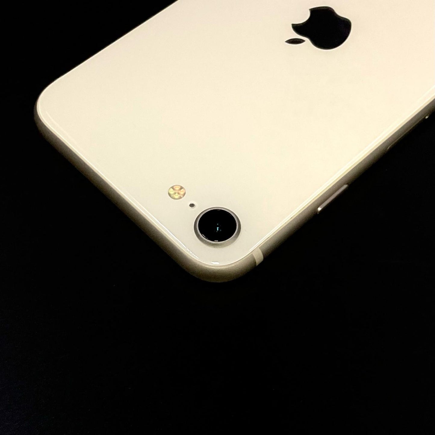 【全額返金保証】【最速発送】Apple iPhone iPhone SE（第3世代） 64GB スターライト Softbank 白ロム 動作確認済 78%