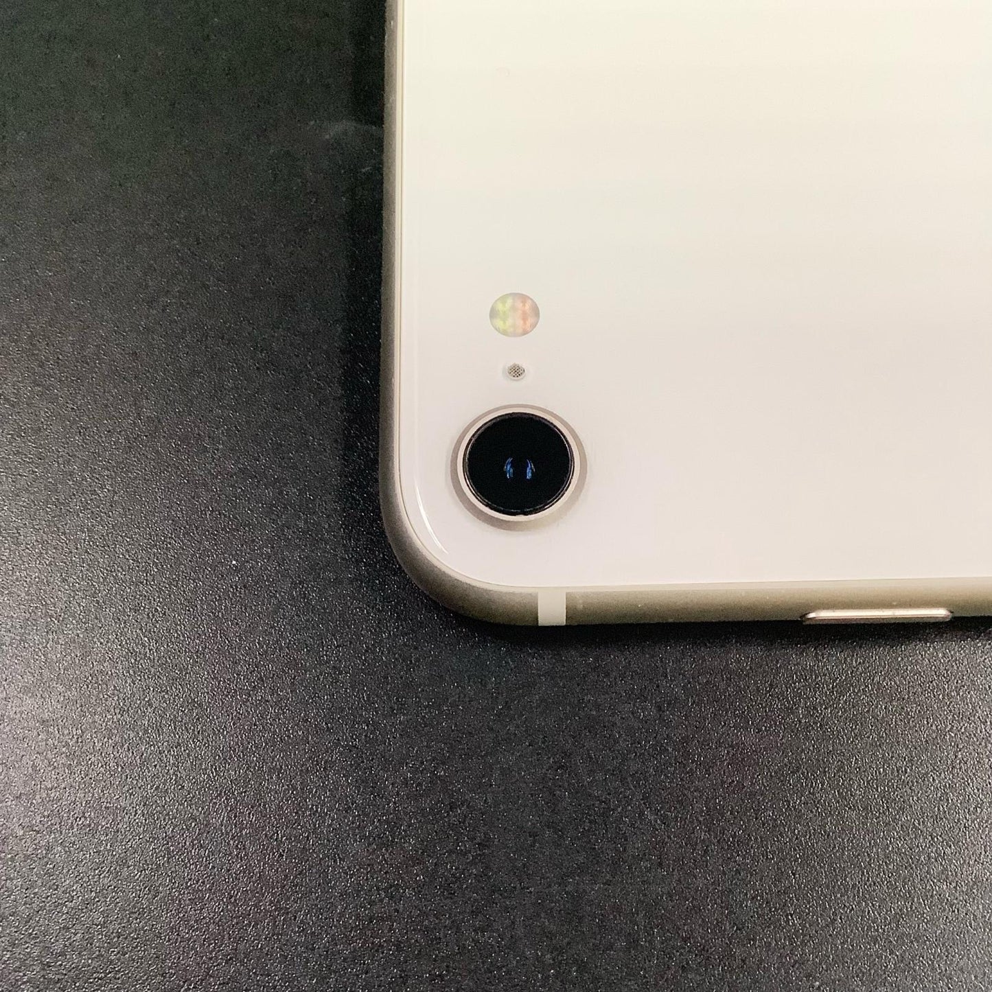 【全額返金保証】【最速発送】Apple iPhone iPhone SE（第3世代） 64GB スターライト au 美品 動作確認済 86%