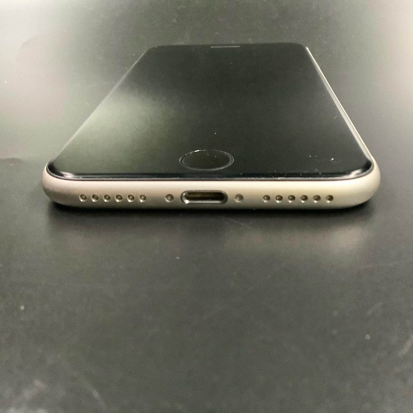 【全額返金保証】【最速発送】Apple iPhone iPhone SE（第3世代） 64GB スターライト au 美品 動作確認済 86%