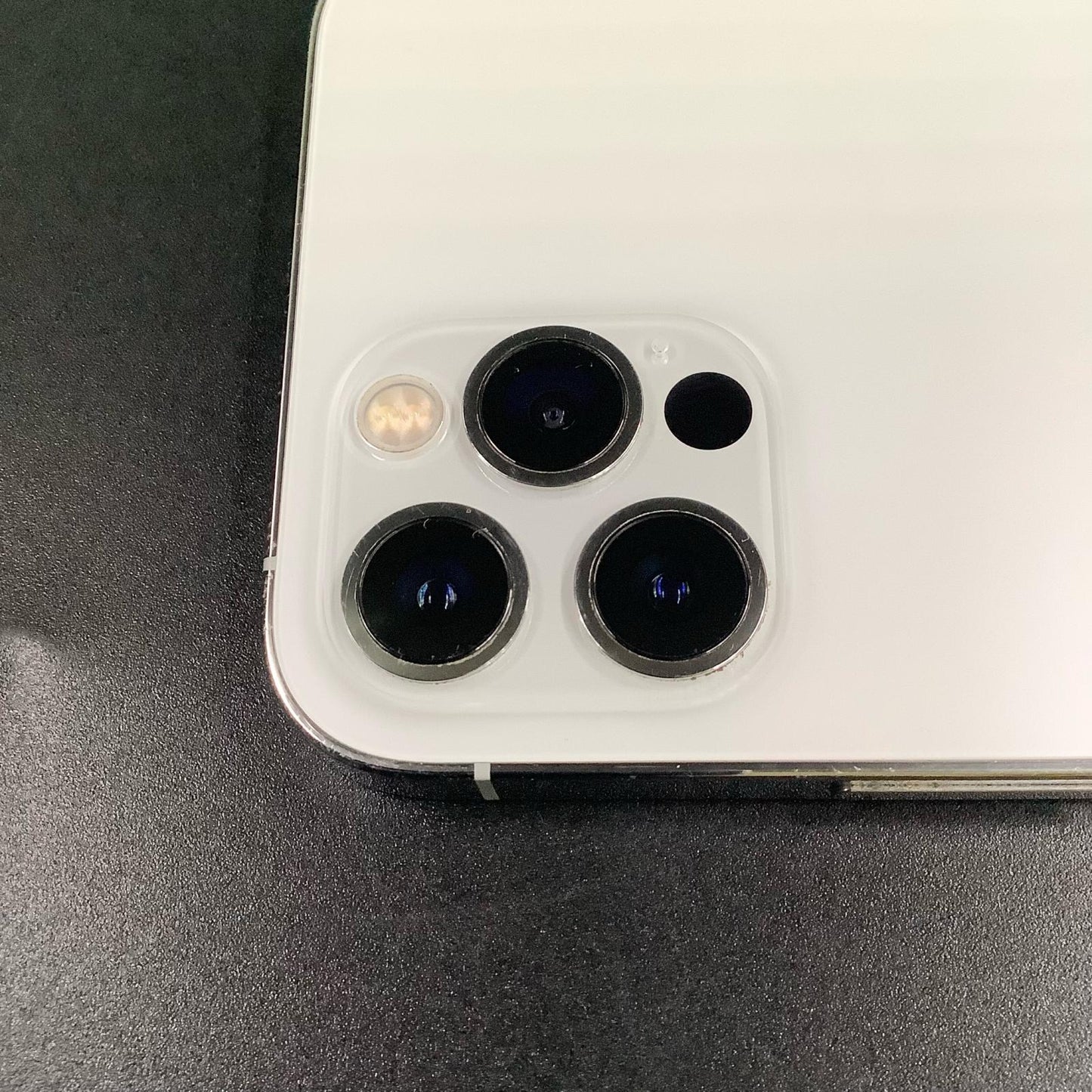 【全額返金保証】【最速発送】Apple iPhone iPhone 12 Pro 128GB シルバー au 白ロム 動作確認済 83%