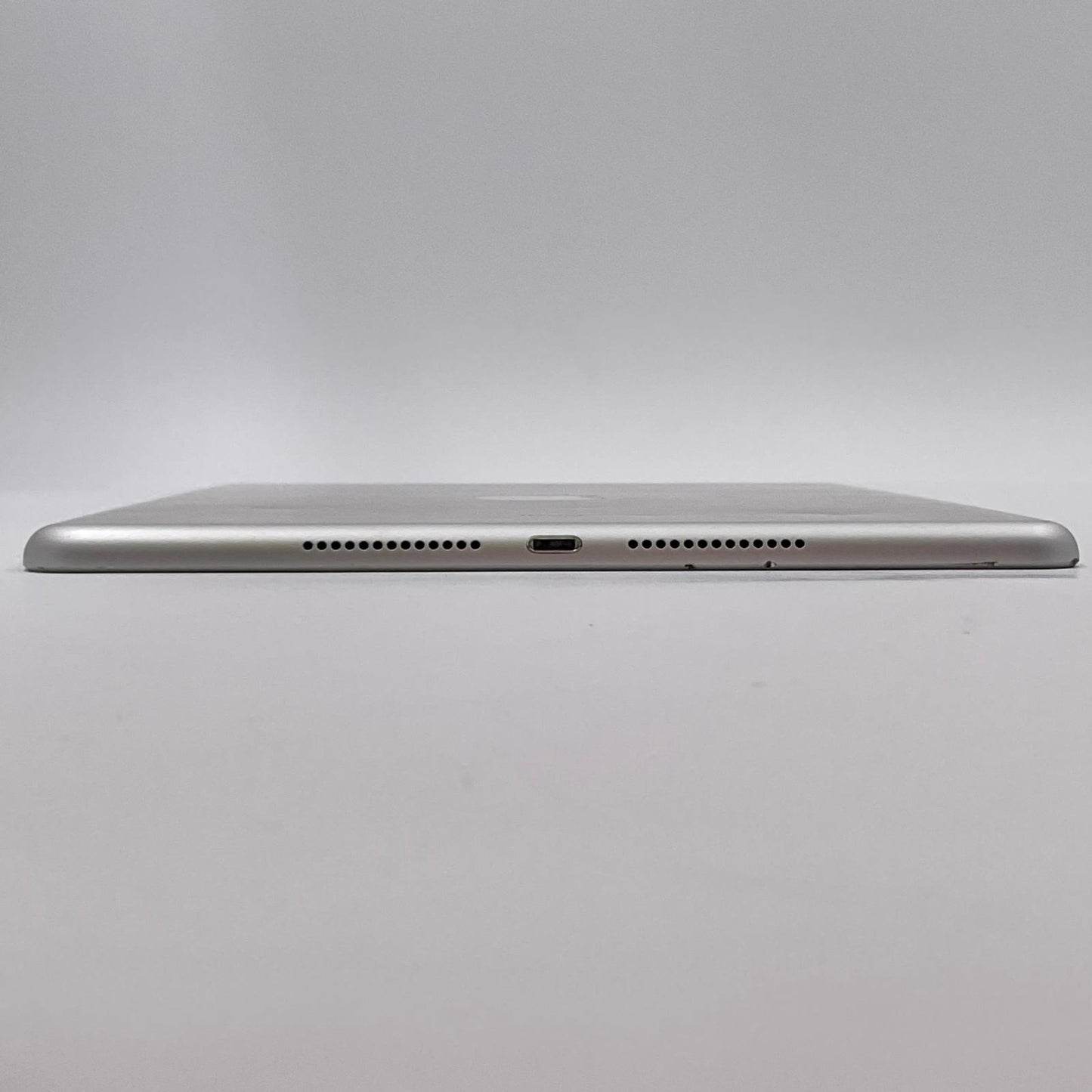 【最速発送】Apple iPad iPad 10.2インチ 第7世代 32GB シルバー Wi-Fi【難有】