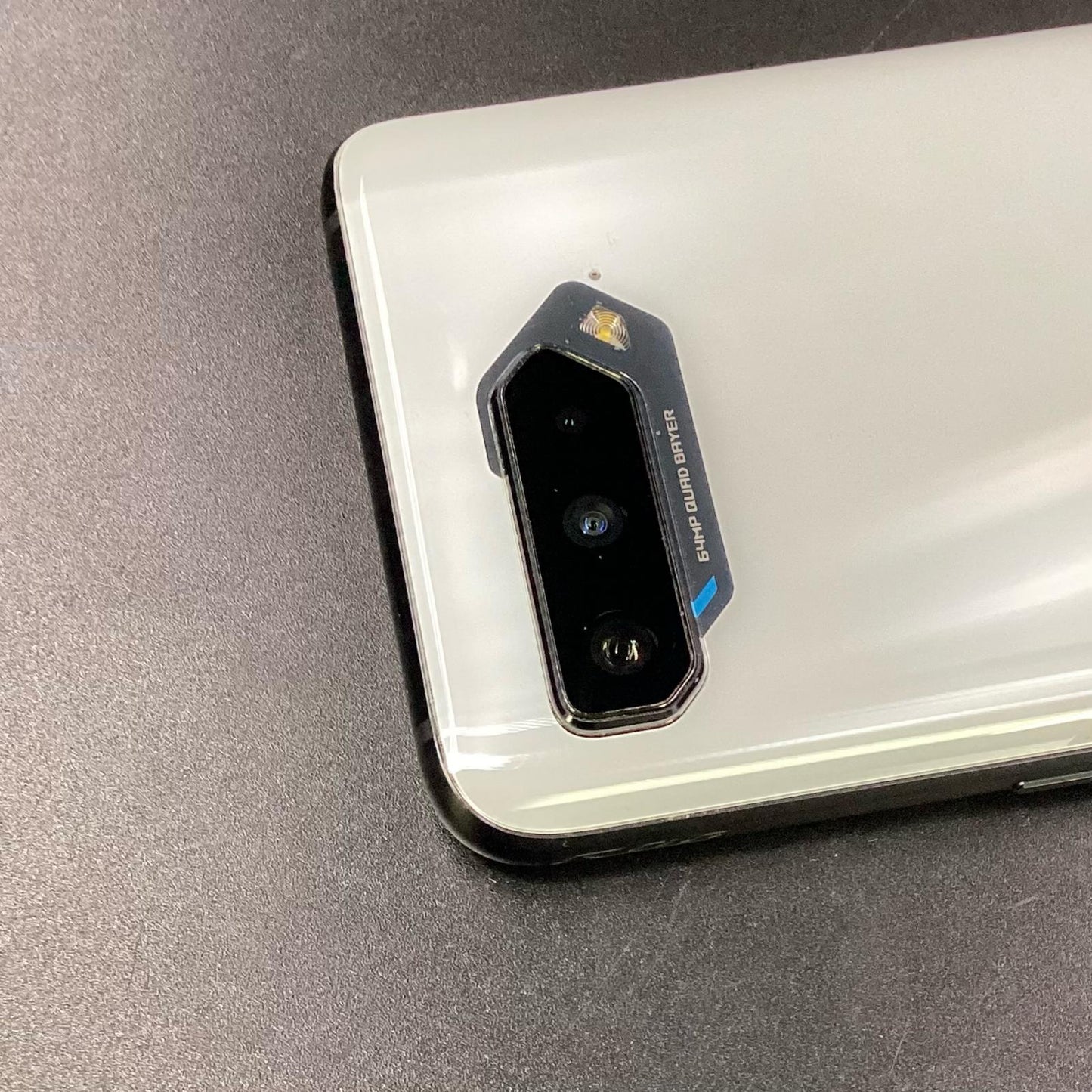 【最速発送】ASUS ROG Phone 5s 256GB ホワイト SIMフリー ZS676KS 白ロム【難有】