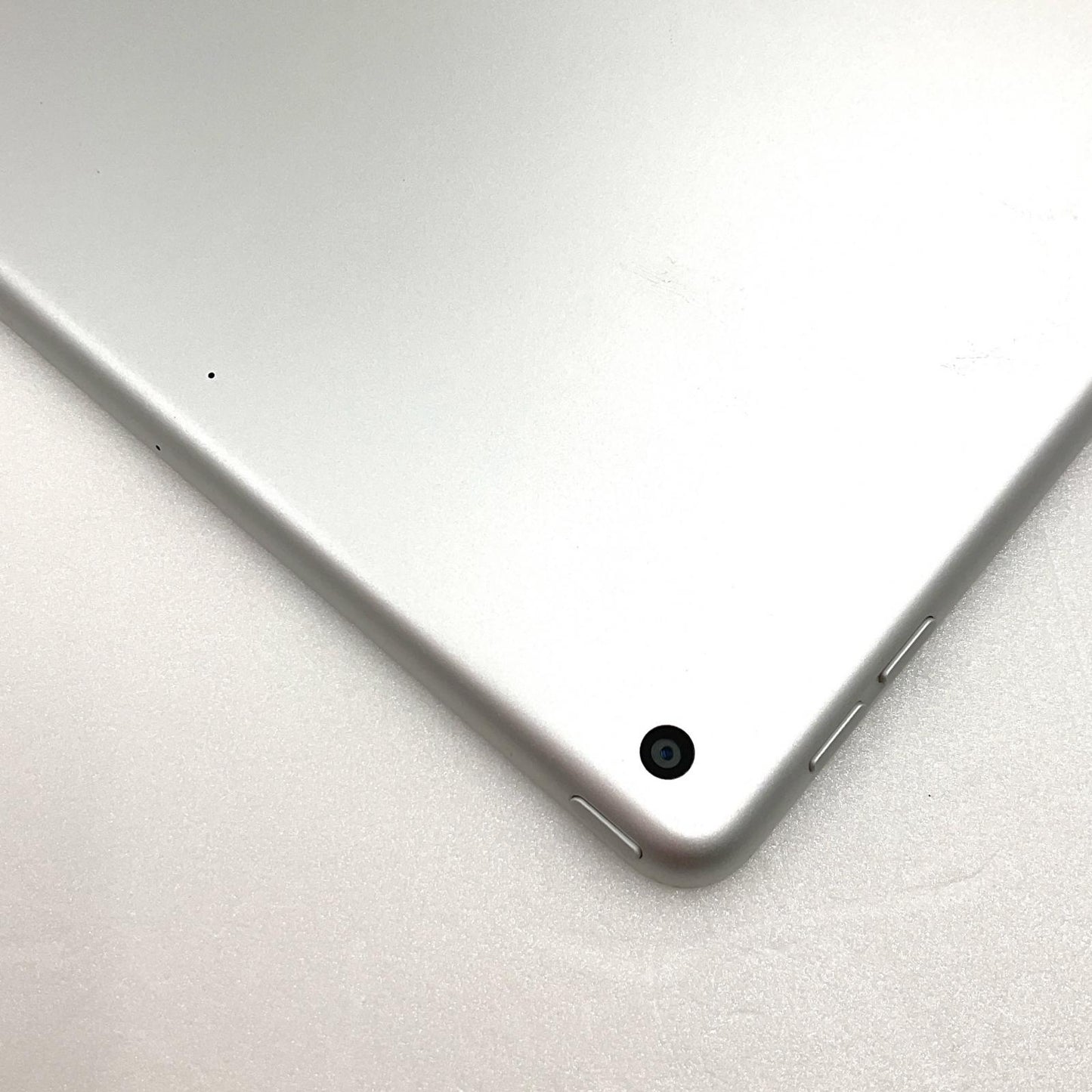 【最速発送】Apple iPad iPad 10.2インチ 第8世代 32GB シルバー Wi-Fi【難有】