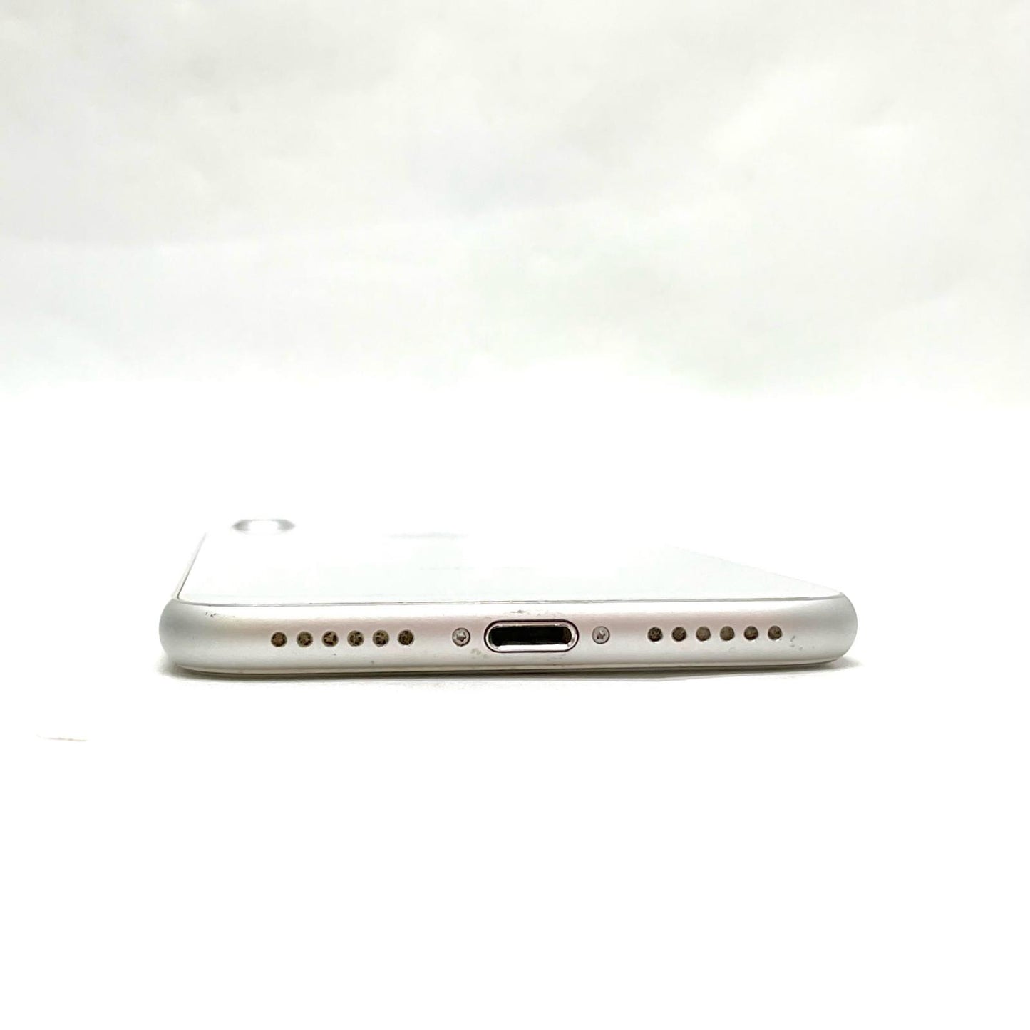 【全額返金保証】【最速発送】Apple iPhone iPhone 8 64GB シルバー 白ロム 動作確認済 93%