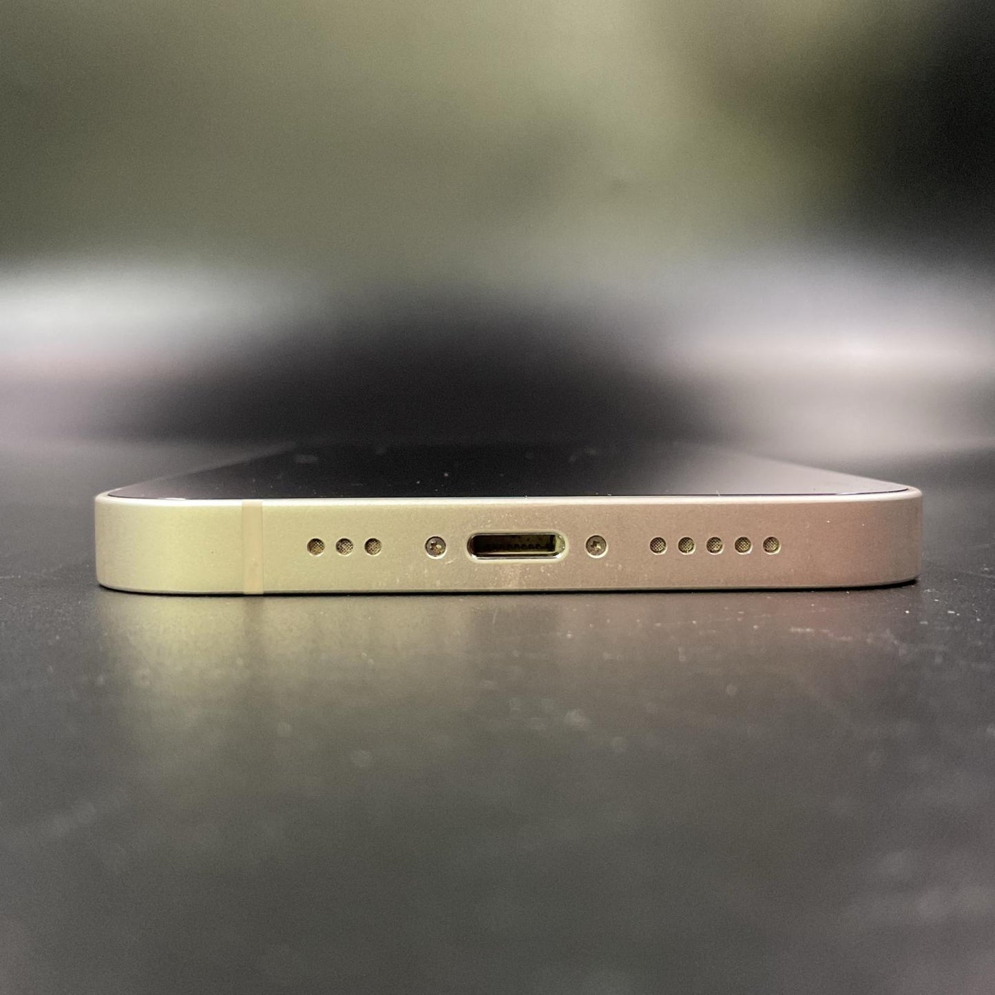 【全額返金保証】【最速発送】Apple iPhone iPhone 13 256GB スターライト docomo 白ロム 動作確認済 83%