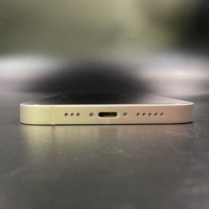 【全額返金保証】【最速発送】Apple iPhone iPhone 13 256GB スターライト docomo 白ロム 動作確認済 83%