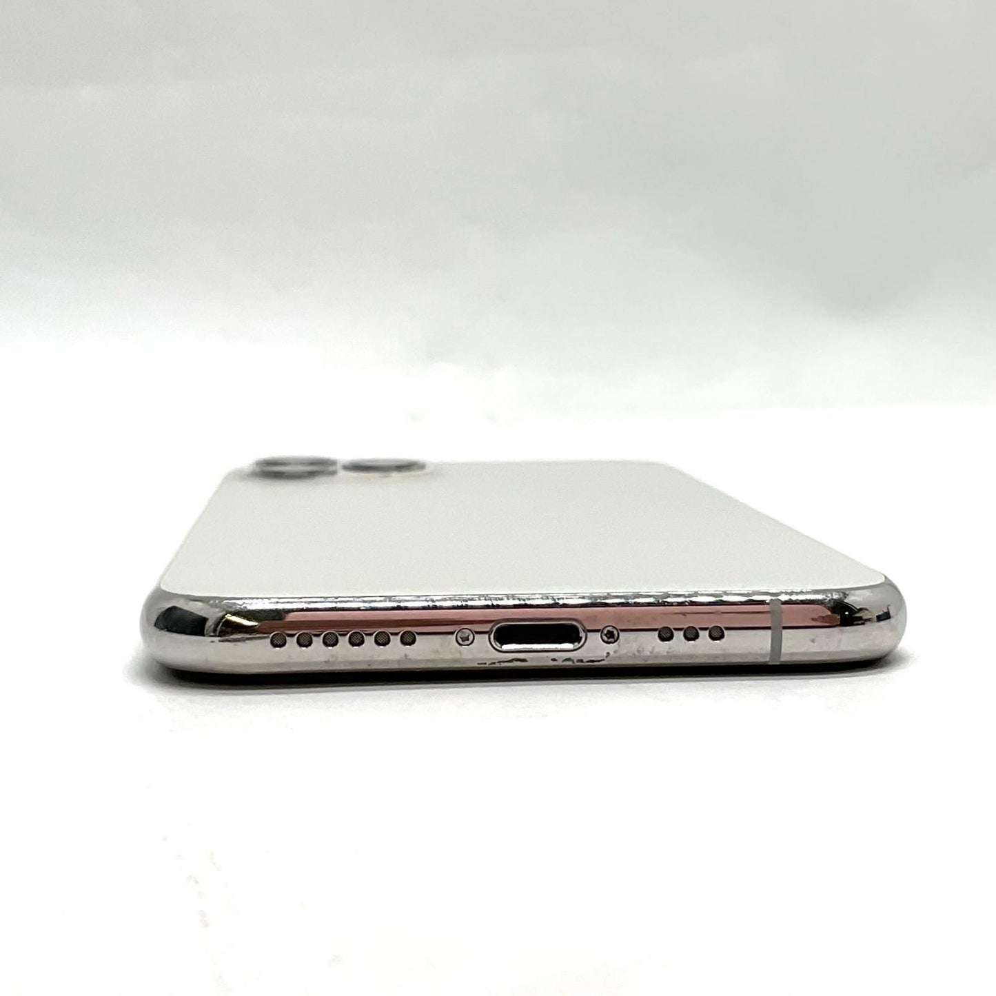 【全額返金保証】【最速発送】Apple iPhone iPhone 11 Pro 256GB シルバー au 白ロム 動作確認済 73%