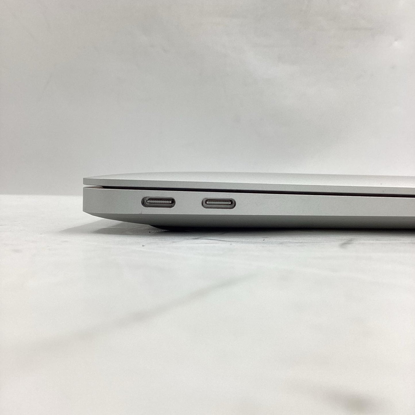 【全額返金保証】【最速発送】Apple MacBook Air 13.3インチ 2020 Apple M1 8GB SSD 512GB シルバー 95% 美品 動作確認済