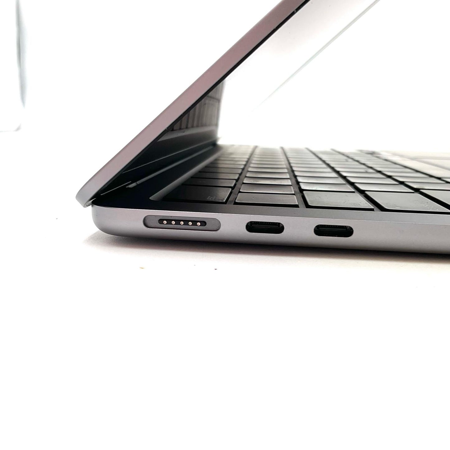 【全額返金保証】【最速発送】Apple MacBook Air 13インチ 2024 Apple M3 8GB SSD 512GB スペースグレイ 94% 美品 動作確認済