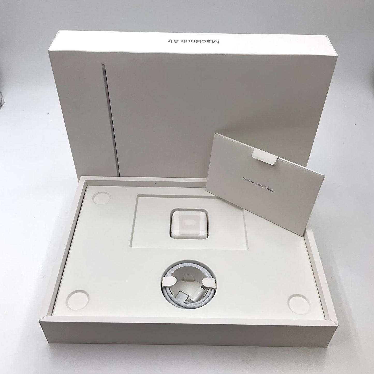 【全額返金保証】【最速発送】Apple MacBook Air 13インチ 2024 Apple M3 8GB SSD 512GB スペースグレイ 94% 美品 動作確認済