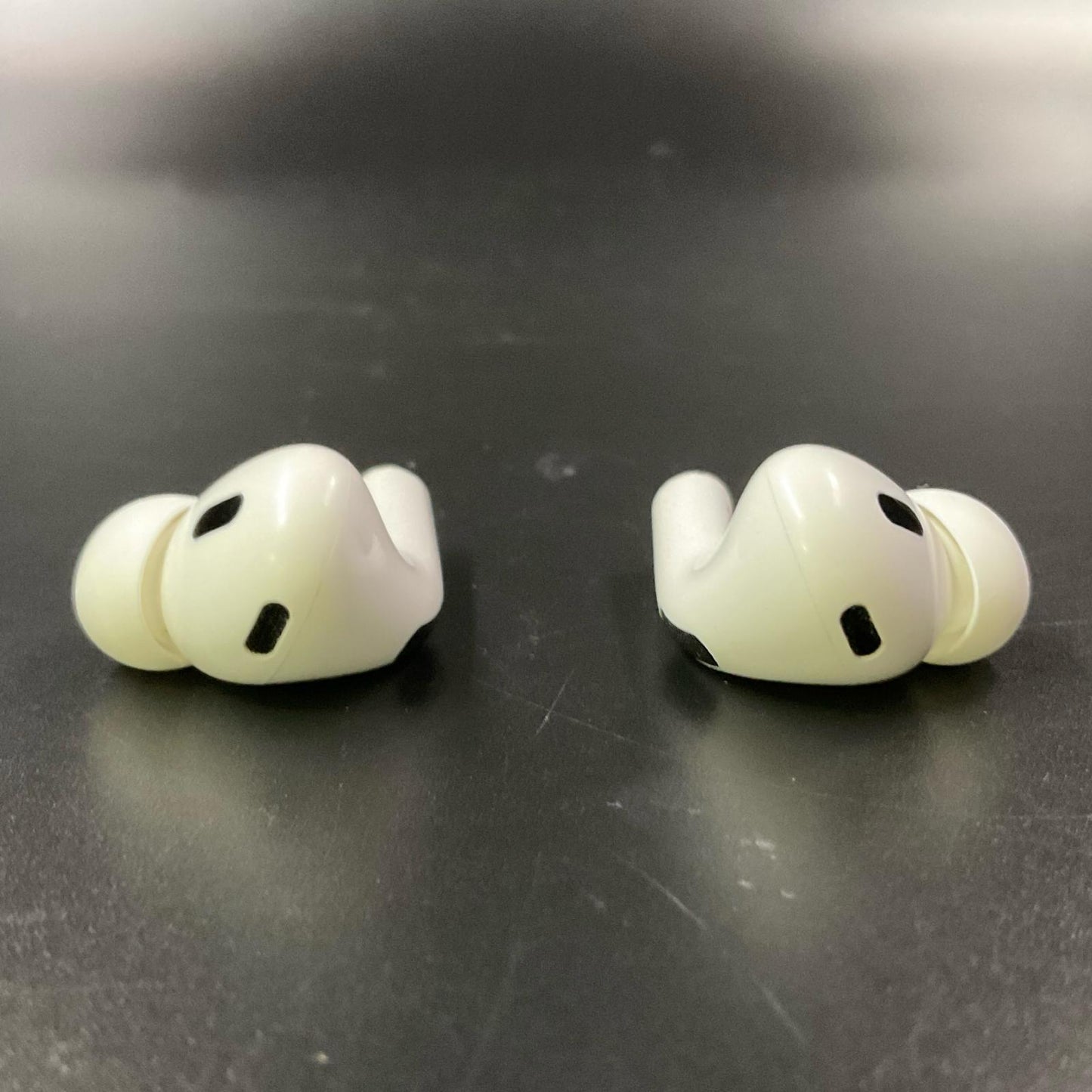 【全額返金保証】【最速発送】Apple AirPods Pro 2 MagSafe充電ケース（USB-C）付 動作確認済