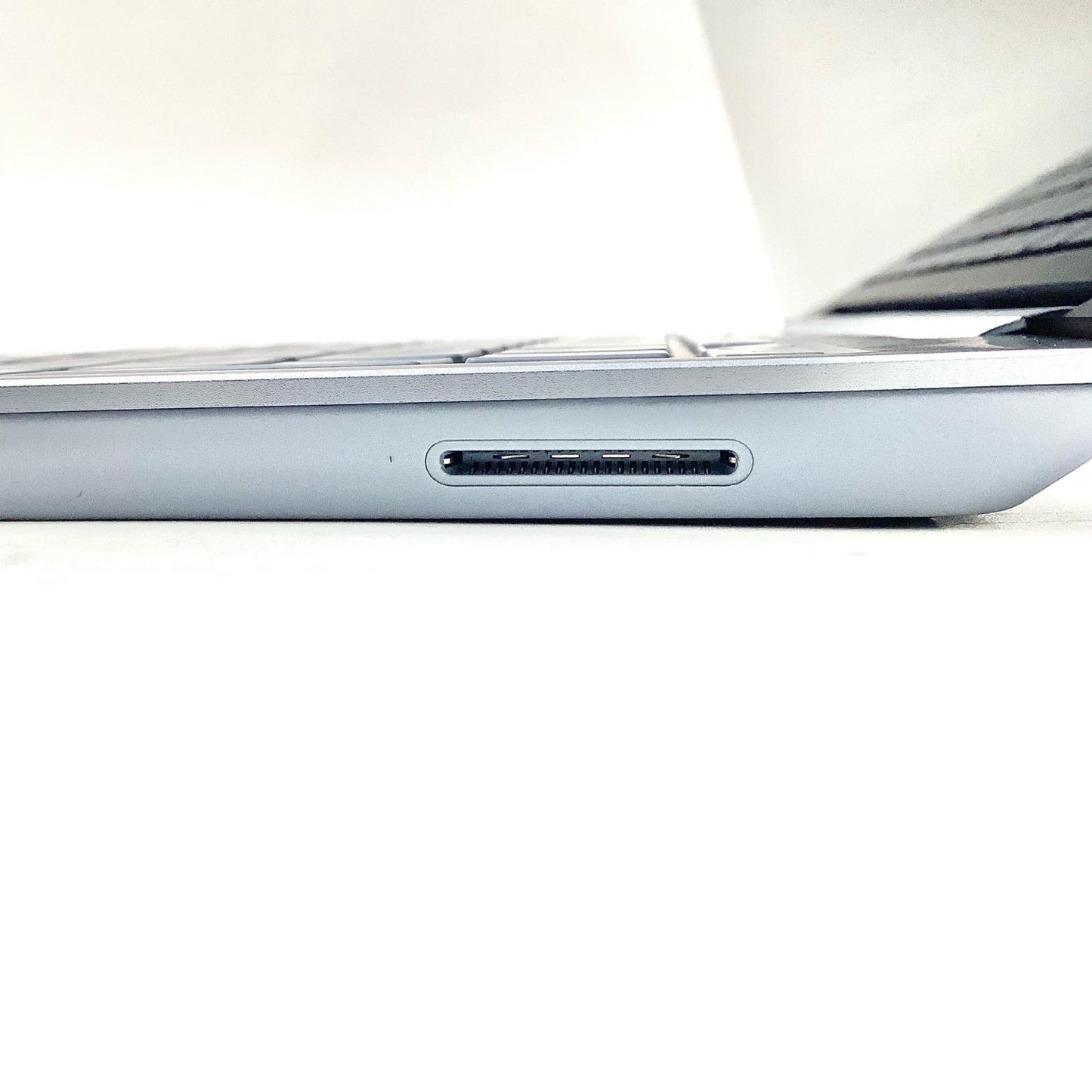 【全額返金保証】【最速発送】Microsoft surface Laptop Go2 8QF-00018 i5-1135G7 8GB M.2 SSD 256GB 88.6% 美品 動作確認済