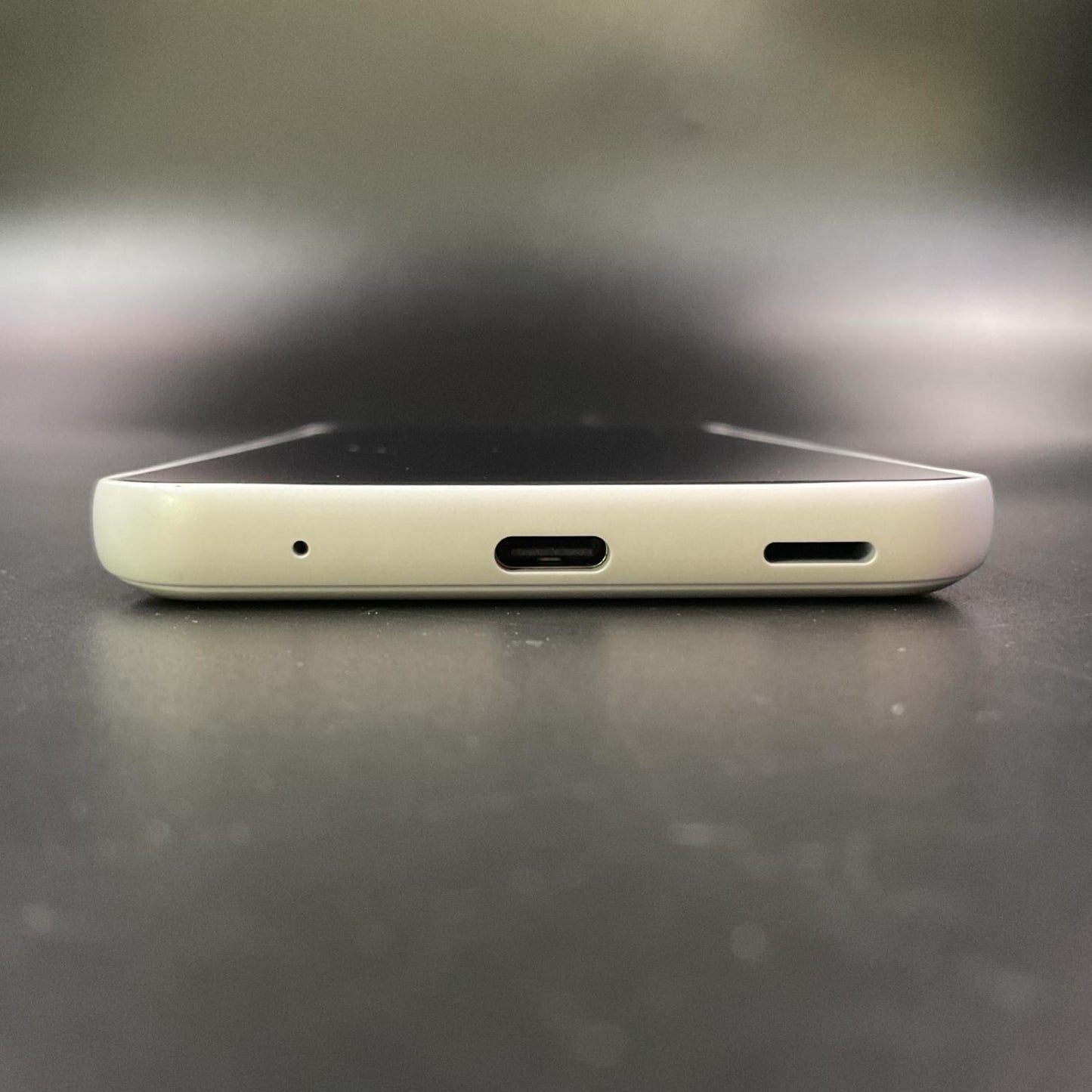 【全額返金保証】【最速発送】富士通 arrows 64GB ホワイト docomo F-51B 白ロム 動作確認済
