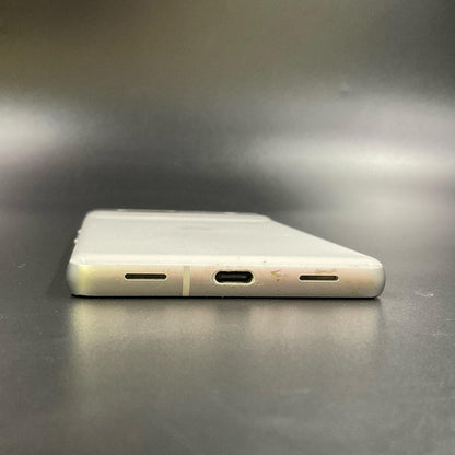 【最速発送】Google Pixel 7a 128GB スノー docomo G82U8 白ロム【難有】
