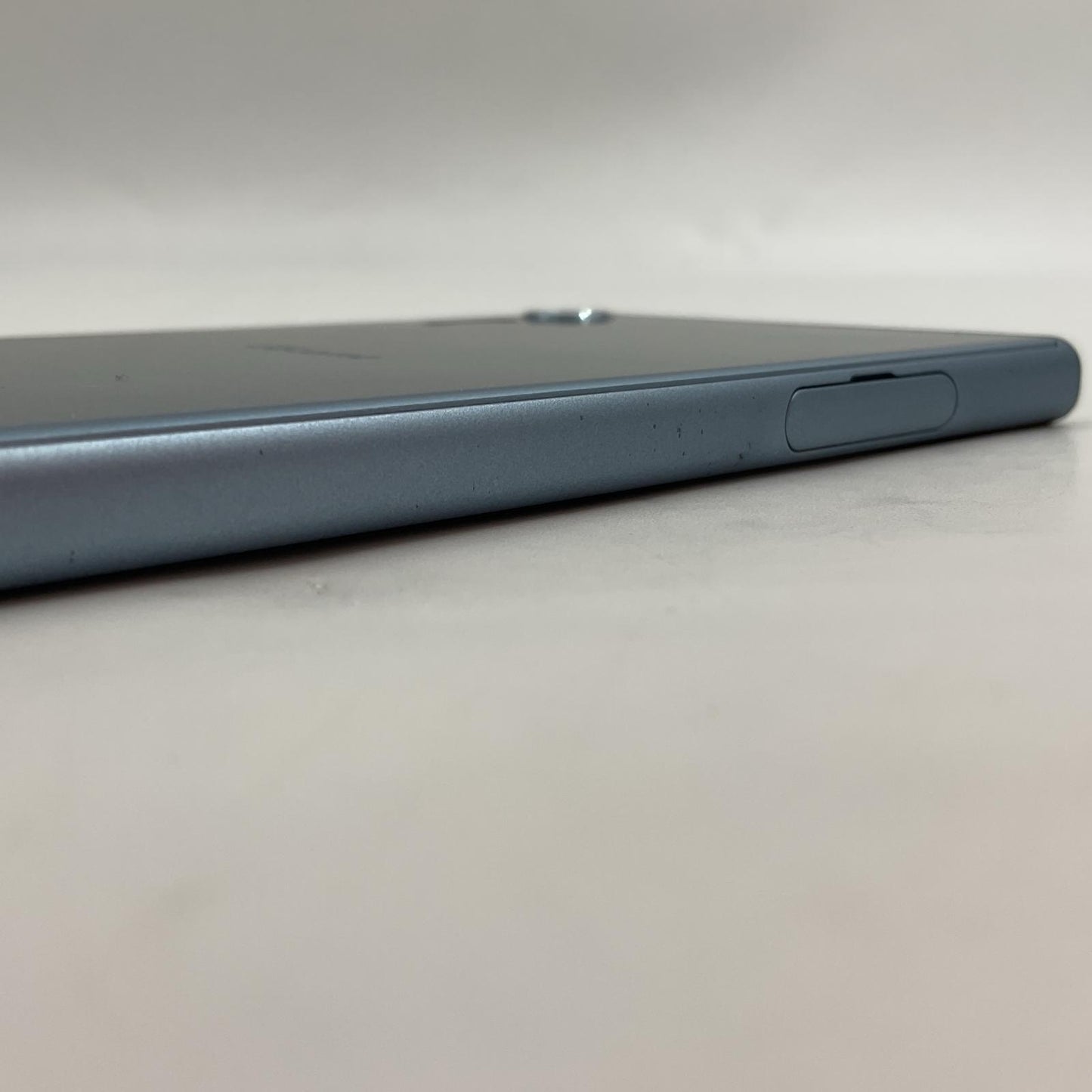 【全額返金保証】【最速発送】Sony Xperia XZs 32GB Ice Blue docomo SO-03J 白ロム 動作確認済