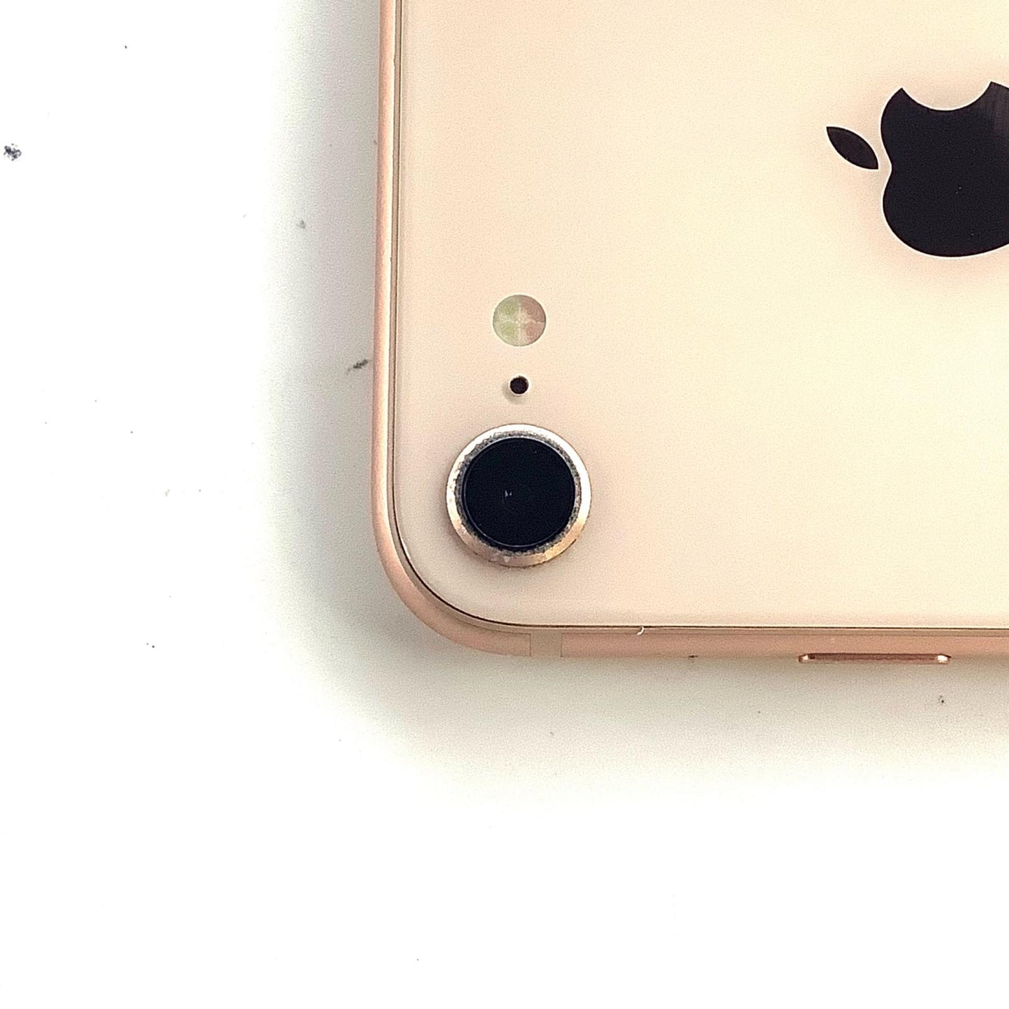 【全額返金保証】【最速発送】Apple iPhone iPhone 8 64GB ゴールド docomo 白ロム 動作確認済 72%