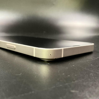 【全額返金保証】【最速発送】Apple iPhone iPhone 13 256GB スターライト docomo SIMフリー 白ロム 美品 動作確認済 90%