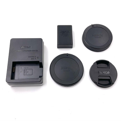 【全額返金保証】【最速発送】Nikon デジタル一眼 Z fc 28mm f/2.8 Special Edition キット シルバー（エクステリア張替済：クリムゾンレッド） 美品 動作確認済