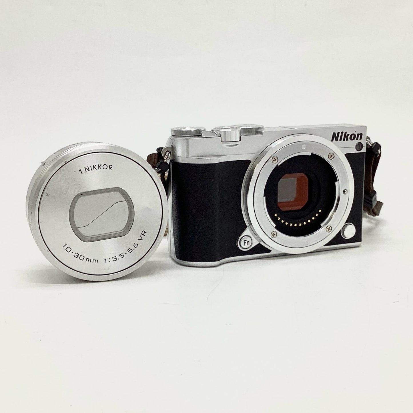 【最速発送】Nikon デジタル一眼 Nikon 1 J5 標準パワーズームレンズキット シルバー【難有】