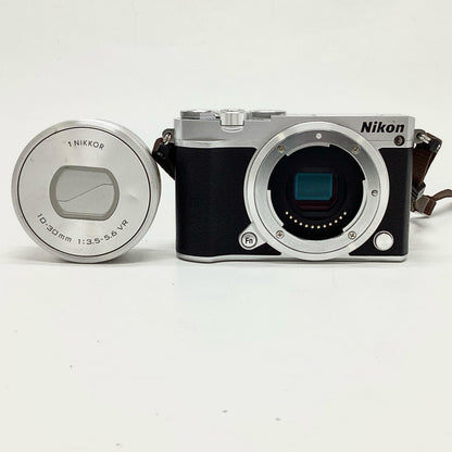 【最速発送】Nikon デジタル一眼 Nikon 1 J5 標準パワーズームレンズキット シルバー【難有】