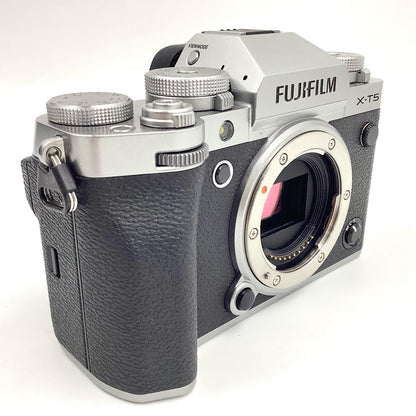 【全額返金保証】【最速発送】FUJIFILM デジタル一眼 X-T5 ボディ シルバー 美品 動作確認済