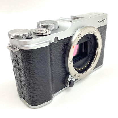 【全額返金保証】【最速発送】FUJIFILM デジタル一眼 X-A2 ボディ シルバー 動作確認済