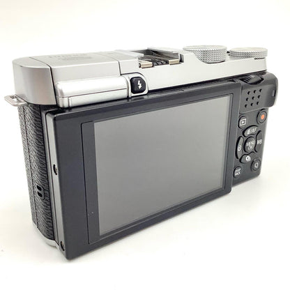 【全額返金保証】【最速発送】FUJIFILM デジタル一眼 X-A2 ボディ シルバー 動作確認済