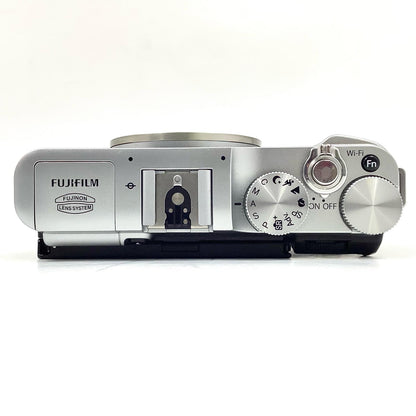 【全額返金保証】【最速発送】FUJIFILM デジタル一眼 X-A2 ボディ シルバー 動作確認済