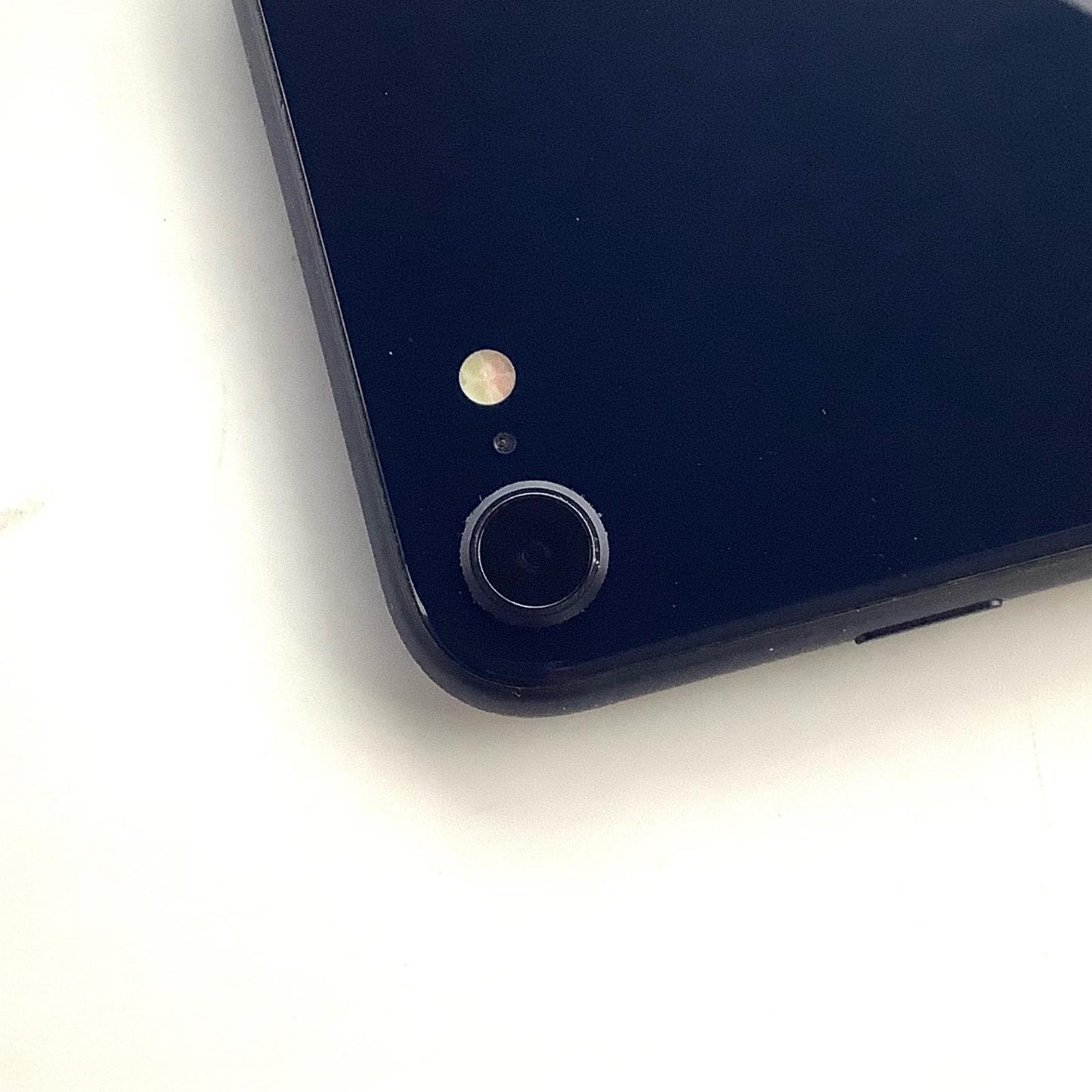【全額返金保証】【最速発送】Apple iPhone iPhone SE（第3世代） 64GB ミッドナイト docomo 白ロム 美品 動作確認済 83%