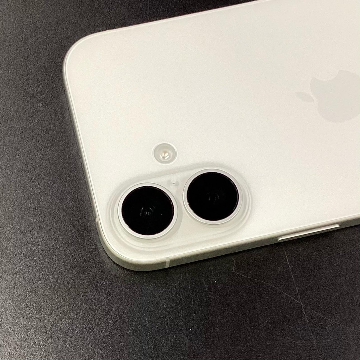 【全額返金保証】【最速発送】Apple iPhone iPhone 16 128GB ホワイト docomo 美品 動作確認済 100%