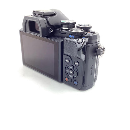 【全額返金保証】【最速発送】OLYMPUS デジタル一眼 OM-D E-M10 Mark III ボディ ブラック 美品 動作確認済