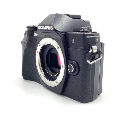 【全額返金保証】【最速発送】OLYMPUS デジタル一眼 OM-D E-M10 Mark III ボディ ブラック 美品 動作確認済