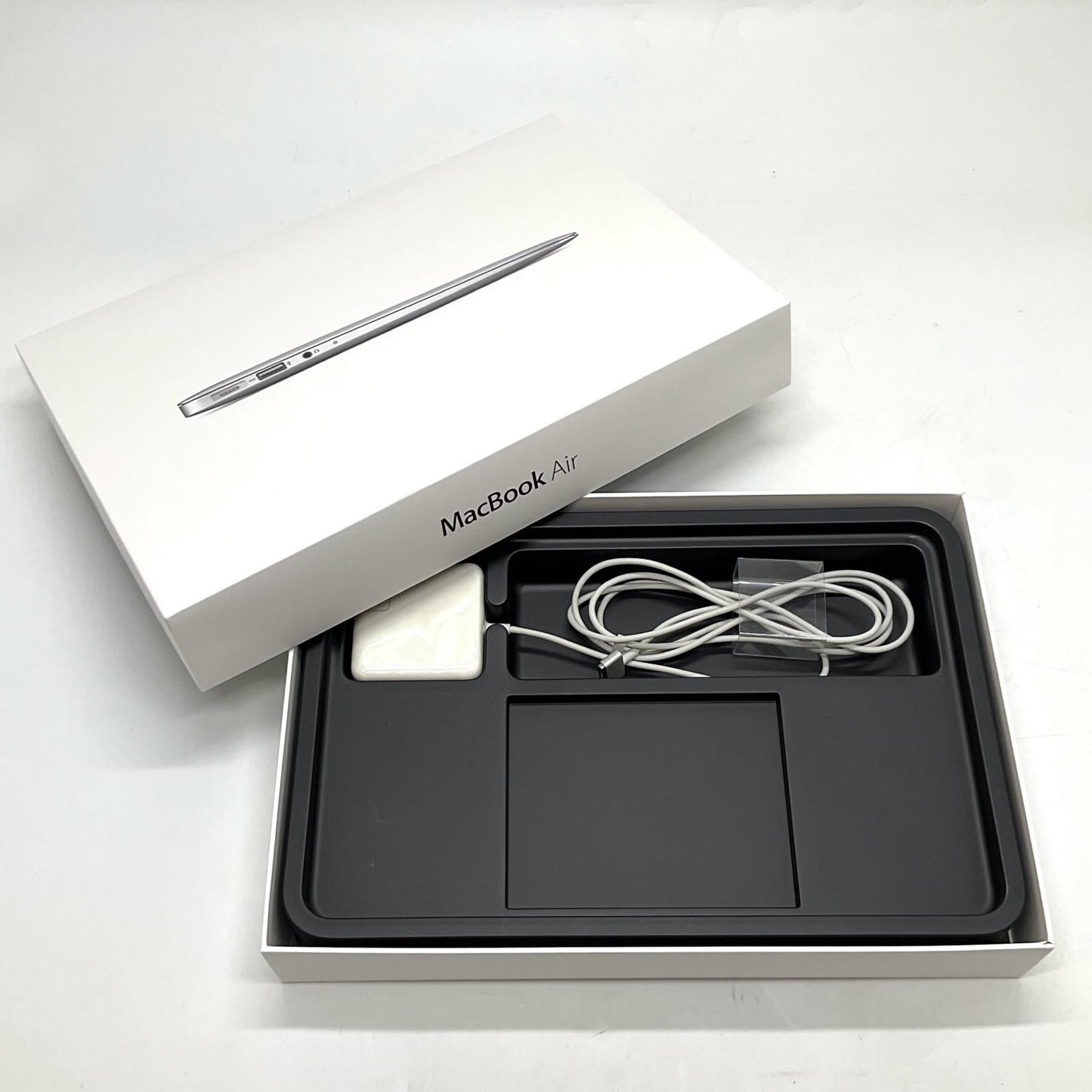 【全額返金保証】【最速発送】Apple MacBook Air 11.6インチ 2012 1.7GHz デュアルコア Intel Core i5 4GB 128GB シルバー 美品 動作確認済