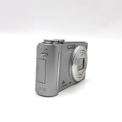 【全額返金保証】【最速発送】Panasonic コンパクトデジタルカメラ LUMIX DMC-ZX3 シルバー 美品 動作確認済