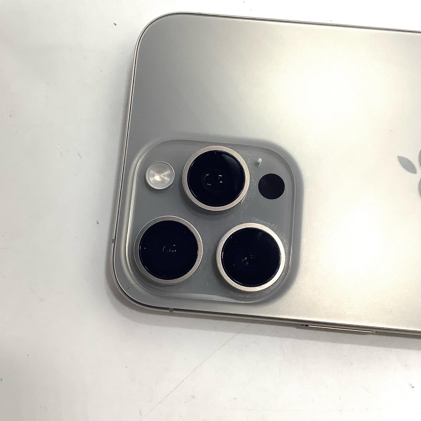 【全額返金保証】【最速発送】Apple iPhone iPhone 15 Pro Max 256GB ナチュラルチタニウム SIMフリー 白ロム 動作確認済 89%