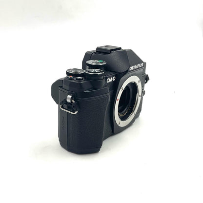 【全額返金保証】【最速発送】OLYMPUS デジタル一眼 OM-D E-M10 Mark III ボディ ブラック 美品 動作確認済