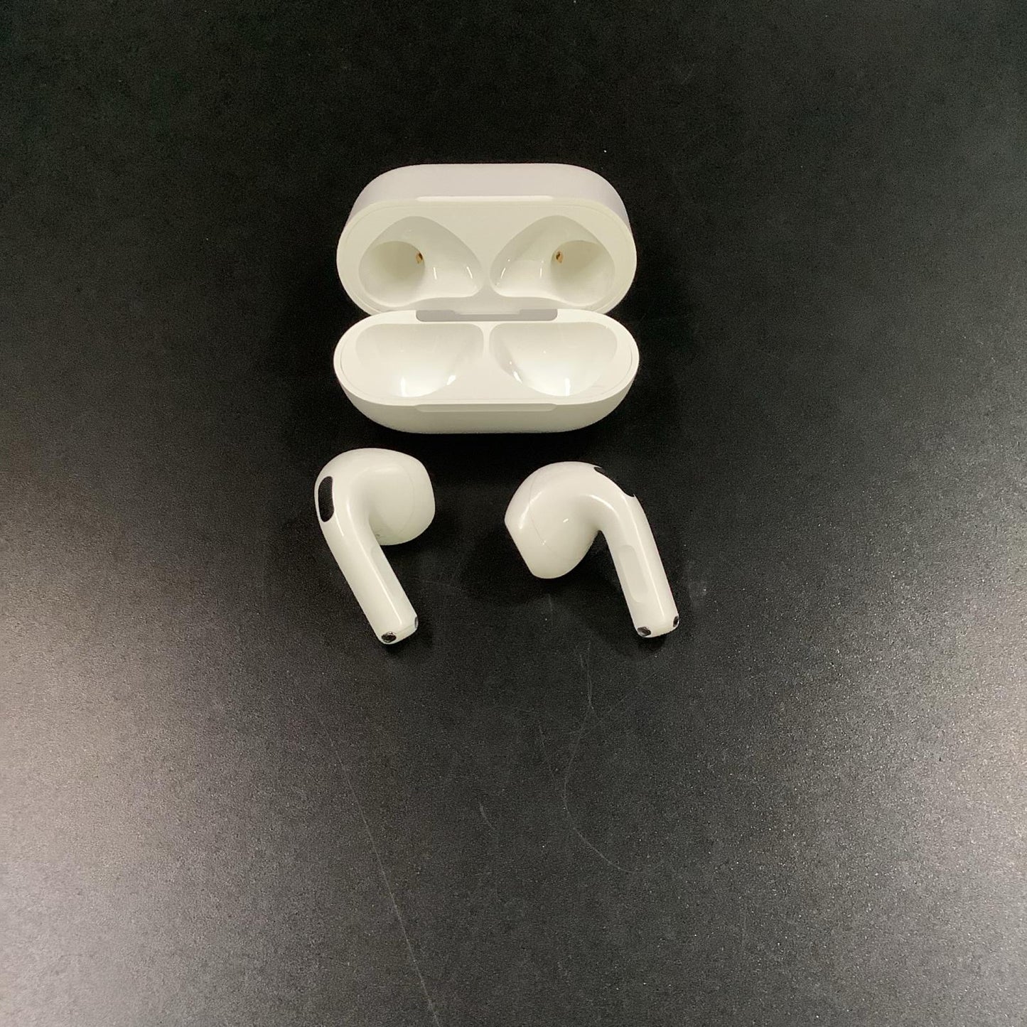 【全額返金保証】【最速発送】Apple AirPods　4 美品 動作確認済