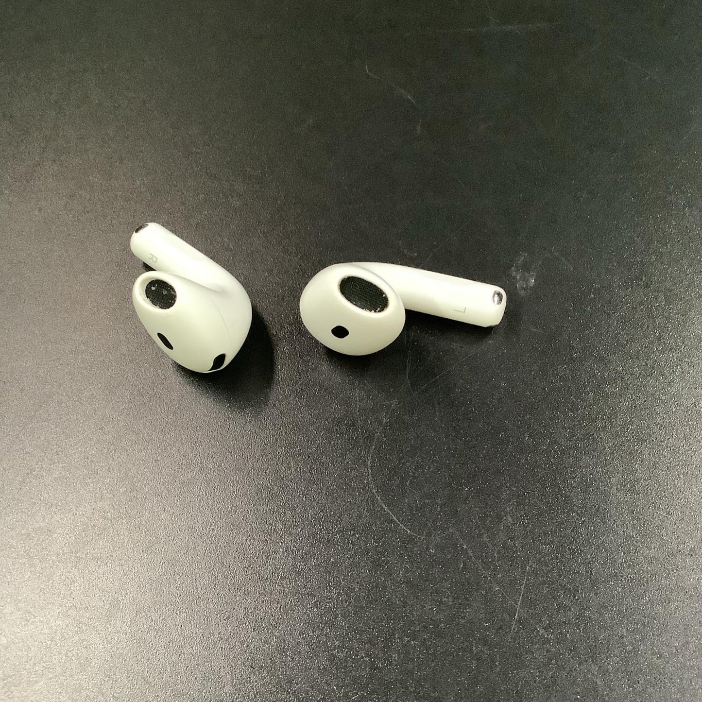 【全額返金保証】【最速発送】Apple AirPods　4 美品 動作確認済