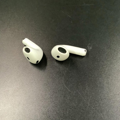 【全額返金保証】【最速発送】Apple AirPods　4 美品 動作確認済