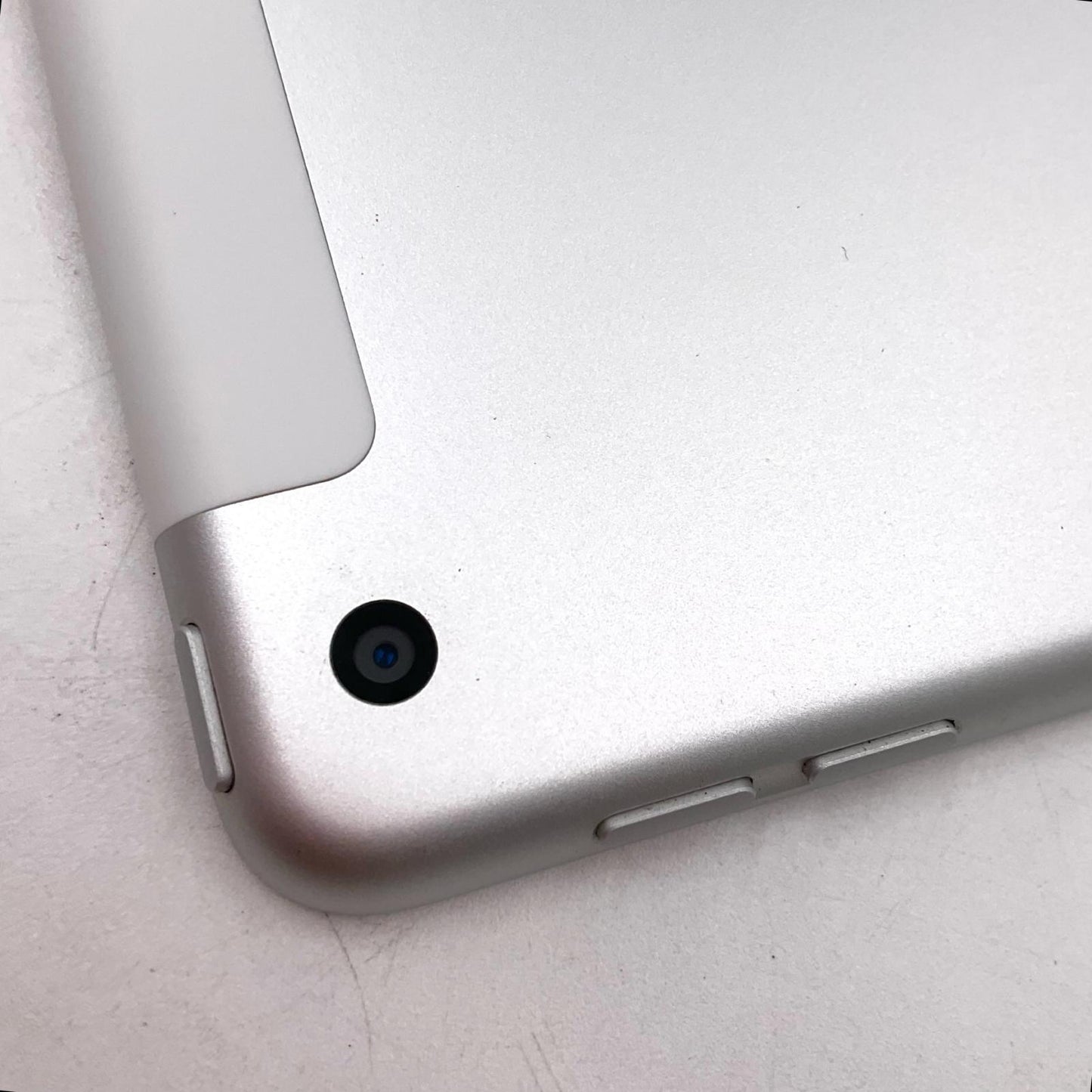 【全額返金保証】【最速発送】Apple iPad iPad 10.2インチ 第7世代 32GB シルバー WiFi+Cellular Softbank 白ロム 美品 動作確認済