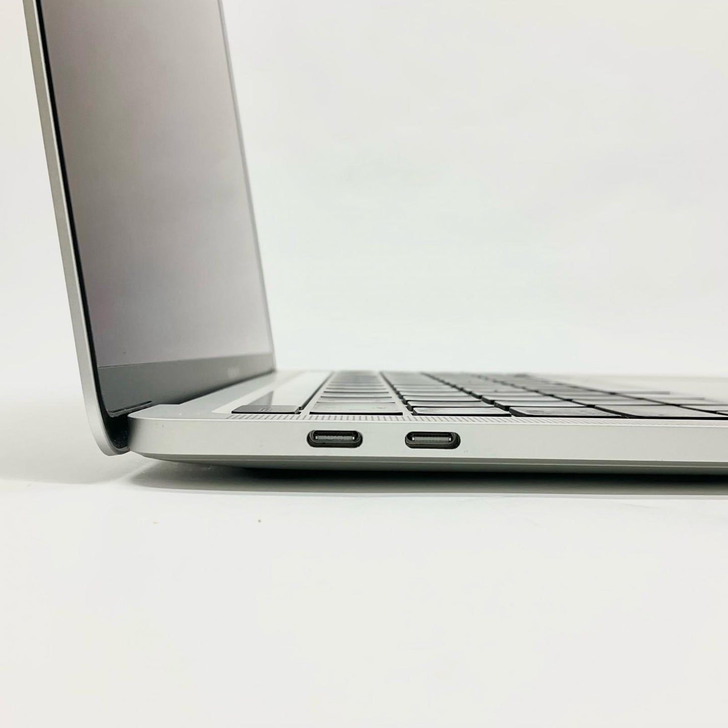 【全額返金保証】【最速発送】Apple MacBook Pro 13.3インチ 2020 1.7 GHz クアッドコア Intel Core i7 16GB 256GB シルバー 73.3% 動作確認済